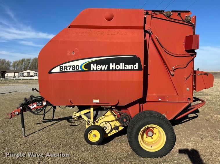 image for item OI9341 2003 New Holland BR780 round baler