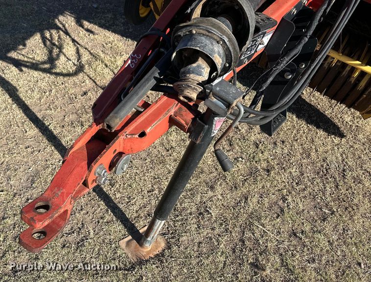 image for item OI9341 2003 New Holland BR780 round baler