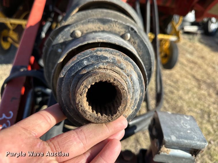 image for item OI9341 2003 New Holland BR780 round baler