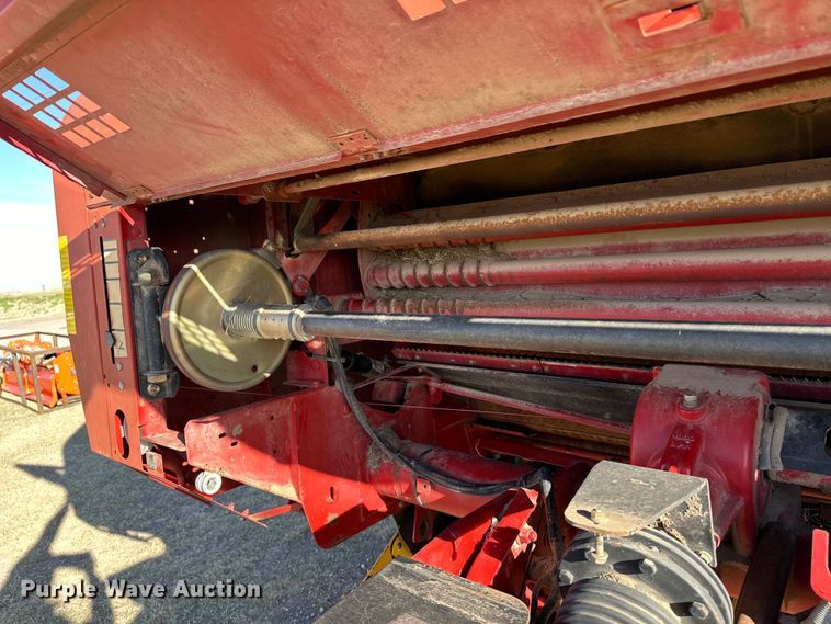 image for item OI9341 2003 New Holland BR780 round baler