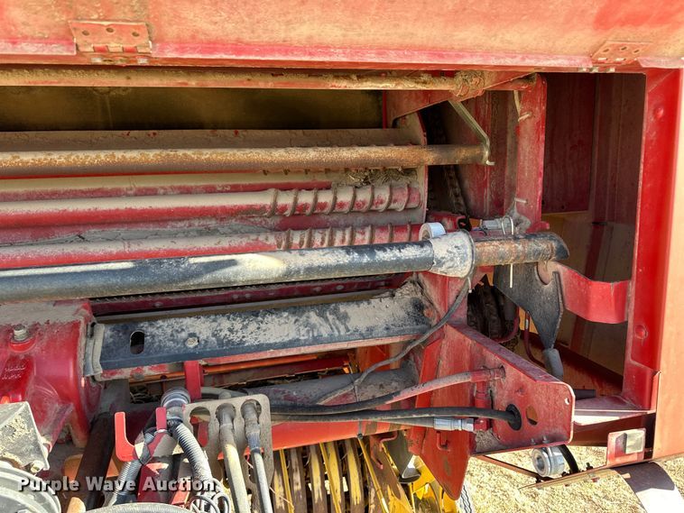 image for item OI9341 2003 New Holland BR780 round baler