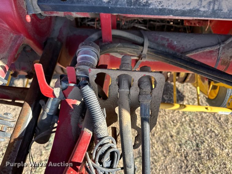 image for item OI9341 2003 New Holland BR780 round baler