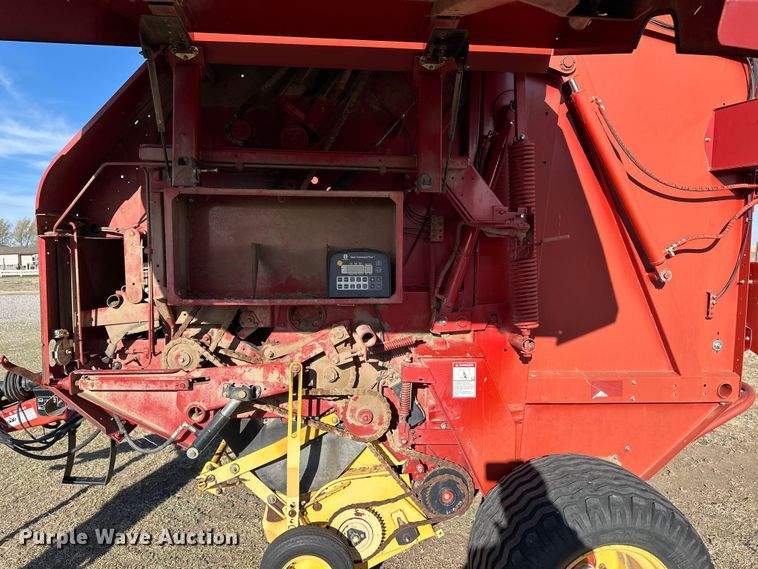 image for item OI9341 2003 New Holland BR780 round baler