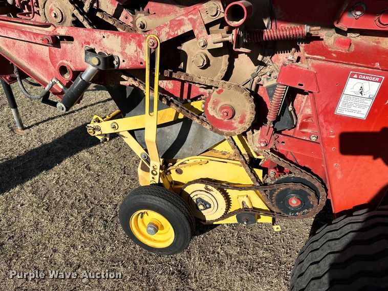 image for item OI9341 2003 New Holland BR780 round baler