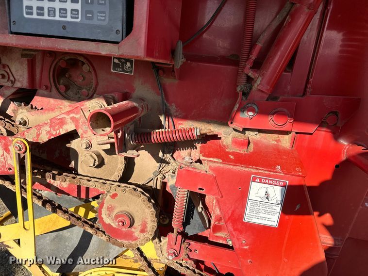 image for item OI9341 2003 New Holland BR780 round baler