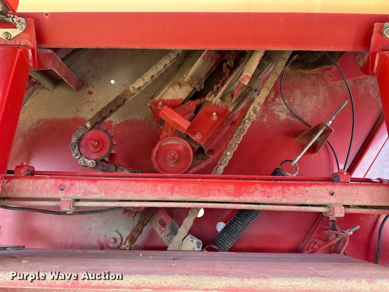 image for item OI9341 2003 New Holland BR780 round baler