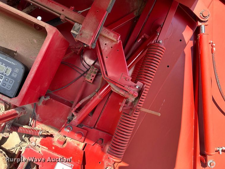 image for item OI9341 2003 New Holland BR780 round baler