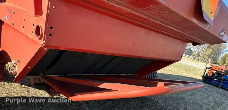 image for item OI9341 2003 New Holland BR780 round baler