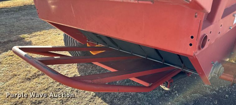 image for item OI9341 2003 New Holland BR780 round baler