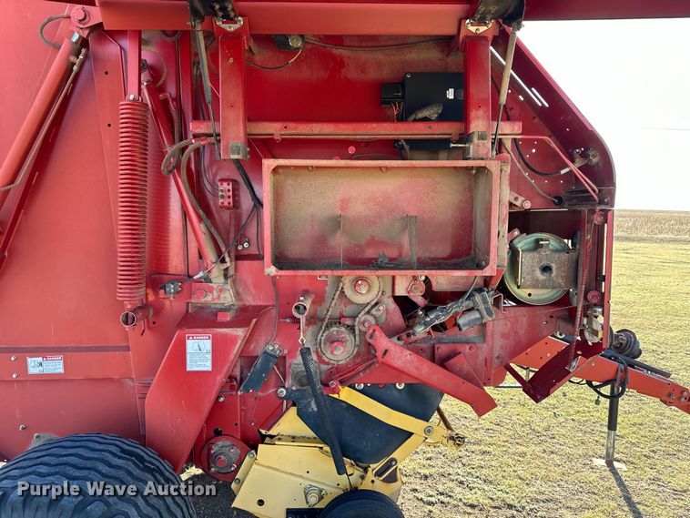 image for item OI9341 2003 New Holland BR780 round baler