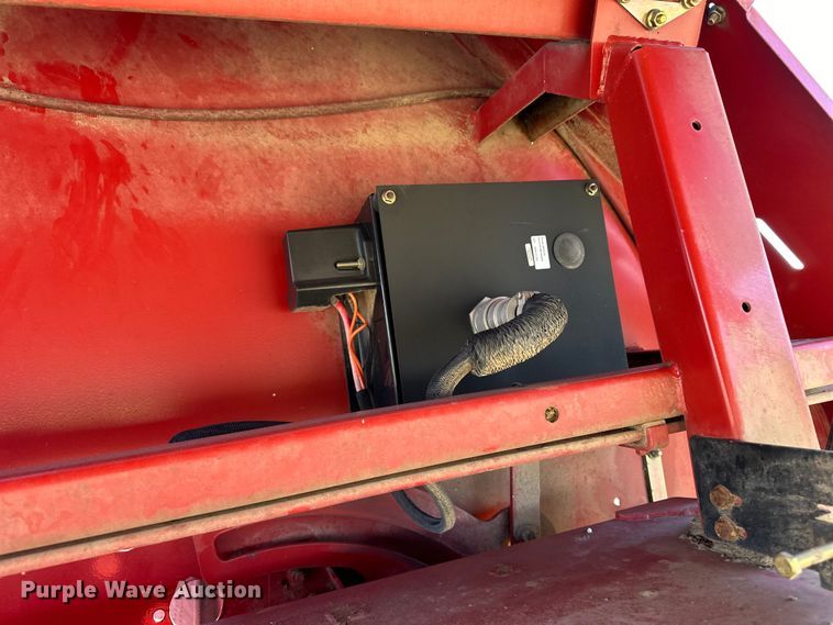 image for item OI9341 2003 New Holland BR780 round baler