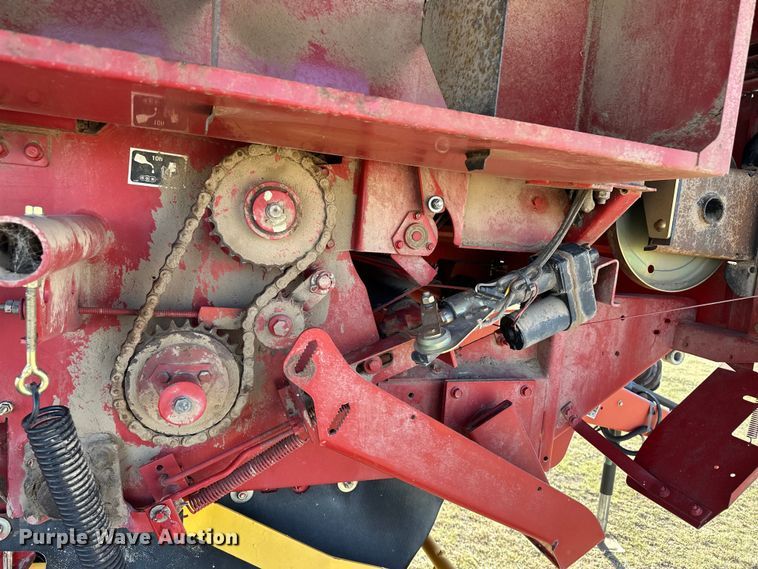image for item OI9341 2003 New Holland BR780 round baler