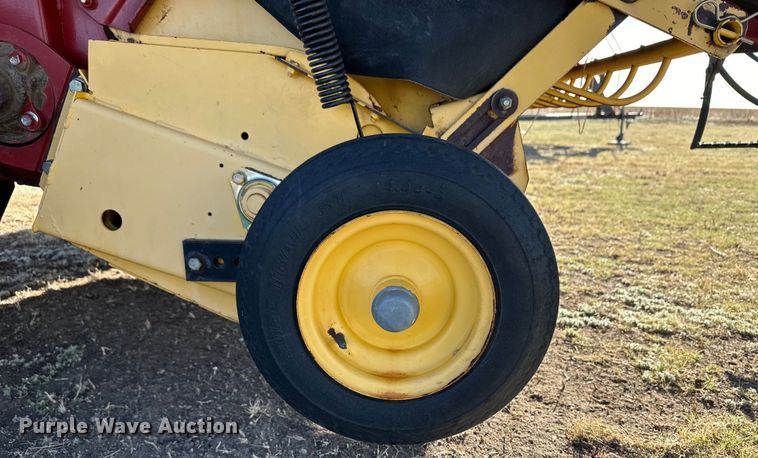 image for item OI9341 2003 New Holland BR780 round baler