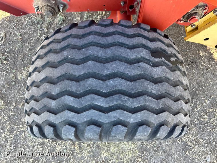 image for item OI9341 2003 New Holland BR780 round baler