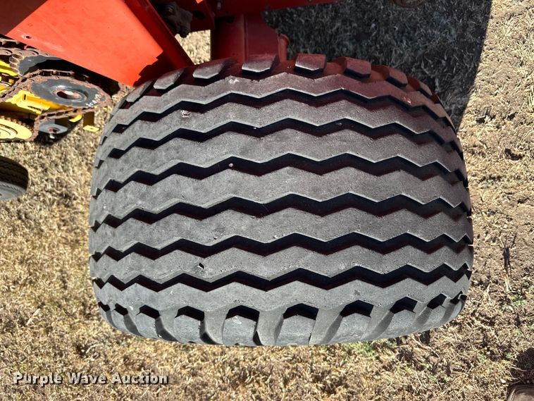 image for item OI9341 2003 New Holland BR780 round baler