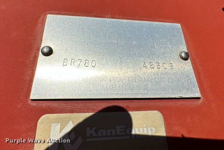 image for item OI9341 2003 New Holland BR780 round baler