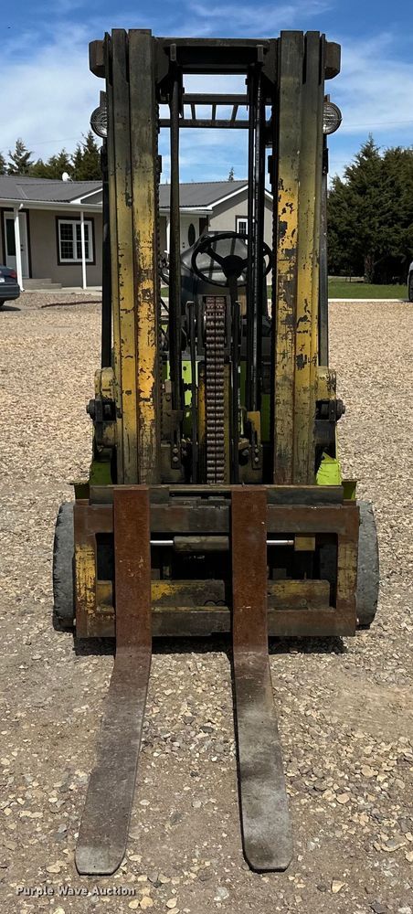 image for item OI9375 Clark C500 forklift