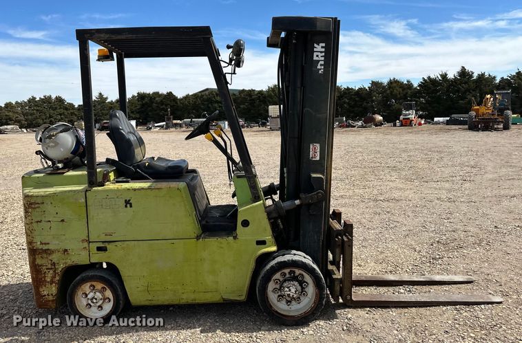 image for item OI9375 Clark C500 forklift