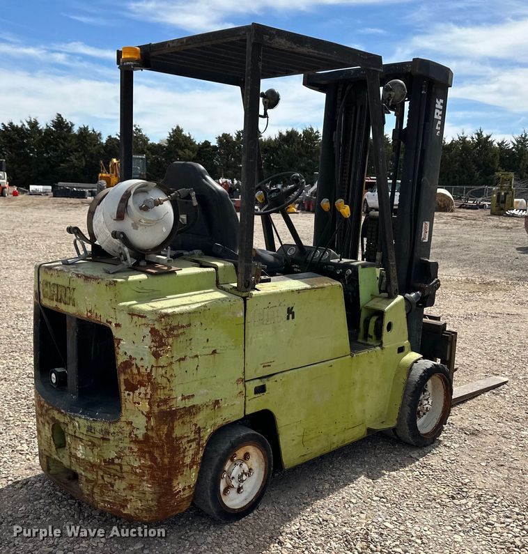 image for item OI9375 Clark C500 forklift