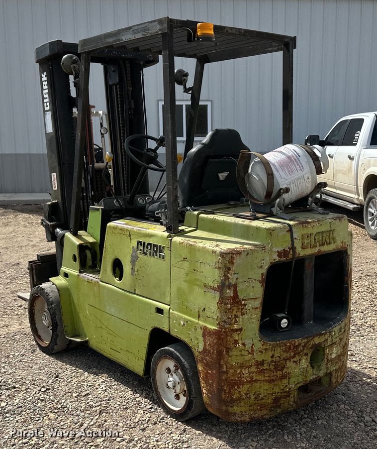 image for item OI9375 Clark C500 forklift