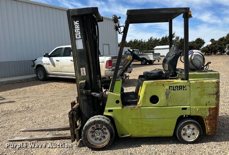 image for item OI9375 Clark C500 forklift