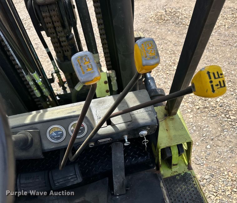 image for item OI9375 Clark C500 forklift