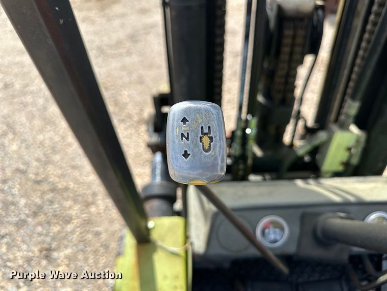 image for item OI9375 Clark C500 forklift
