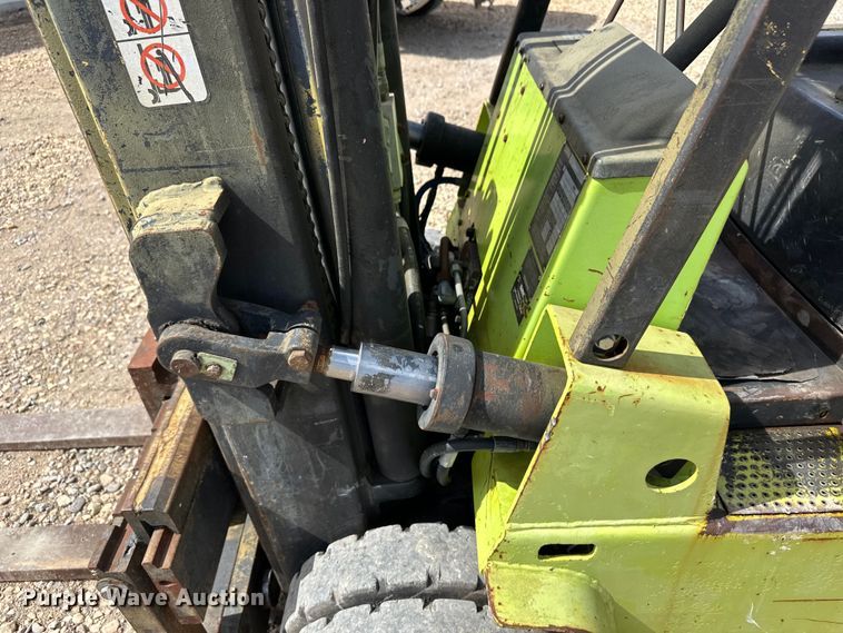 image for item OI9375 Clark C500 forklift