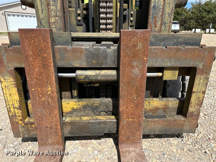 image for item OI9375 Clark C500 forklift
