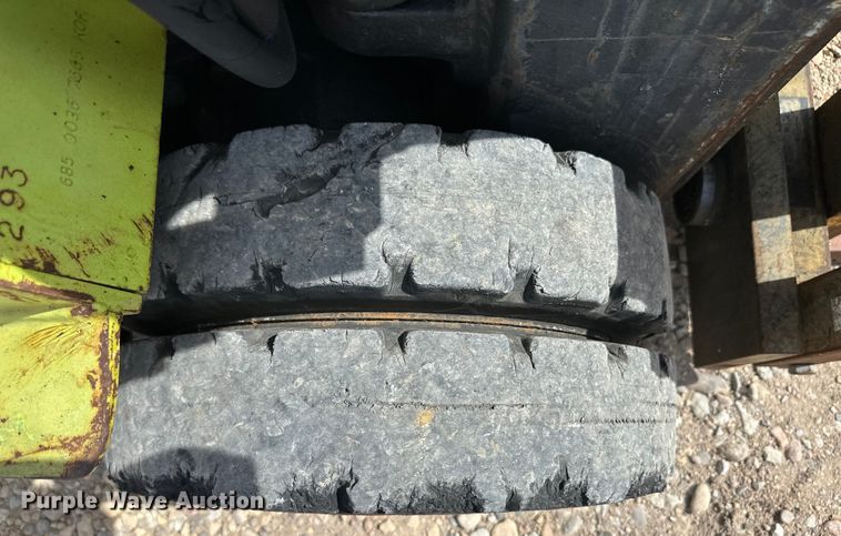 image for item OI9375 Clark C500 forklift