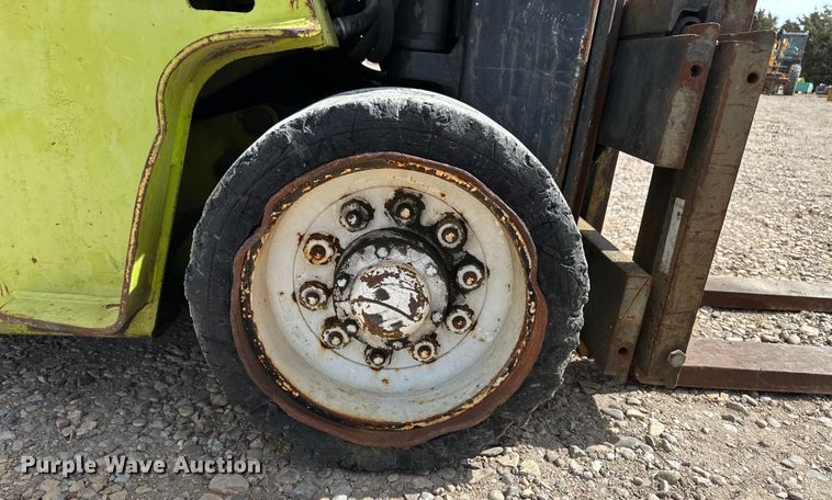 image for item OI9375 Clark C500 forklift