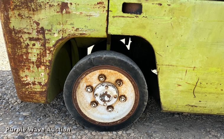 image for item OI9375 Clark C500 forklift