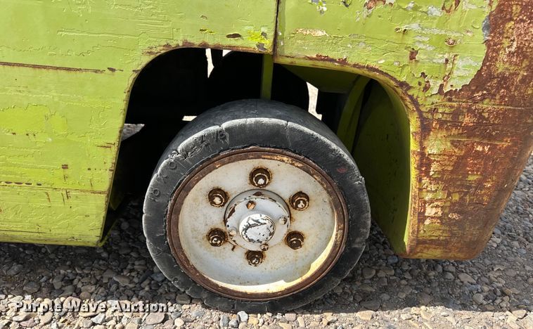 image for item OI9375 Clark C500 forklift