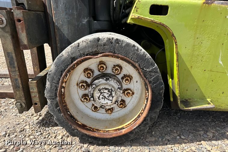 image for item OI9375 Clark C500 forklift