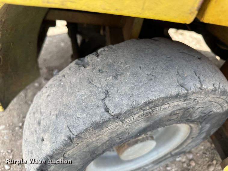 image for item OI9376 Yale forklift