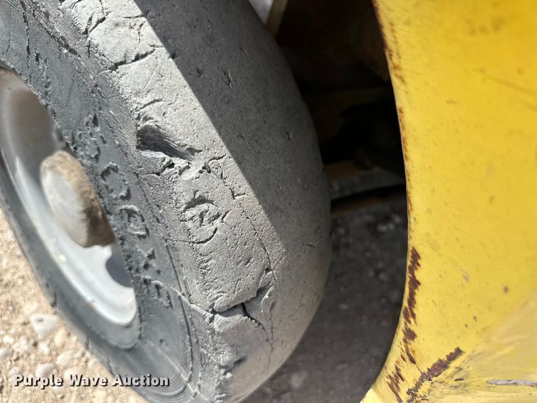 image for item OI9376 Yale forklift