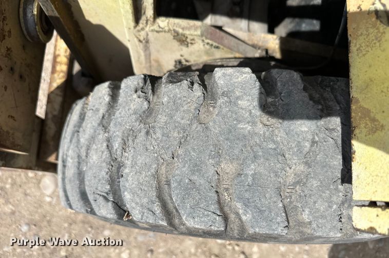 image for item OI9376 Yale forklift