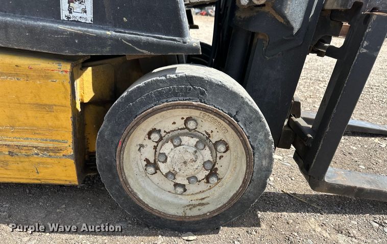 image for item OI9377 Yale forklift