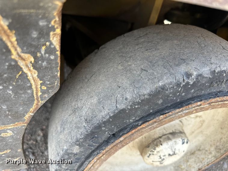 image for item OI9377 Yale forklift