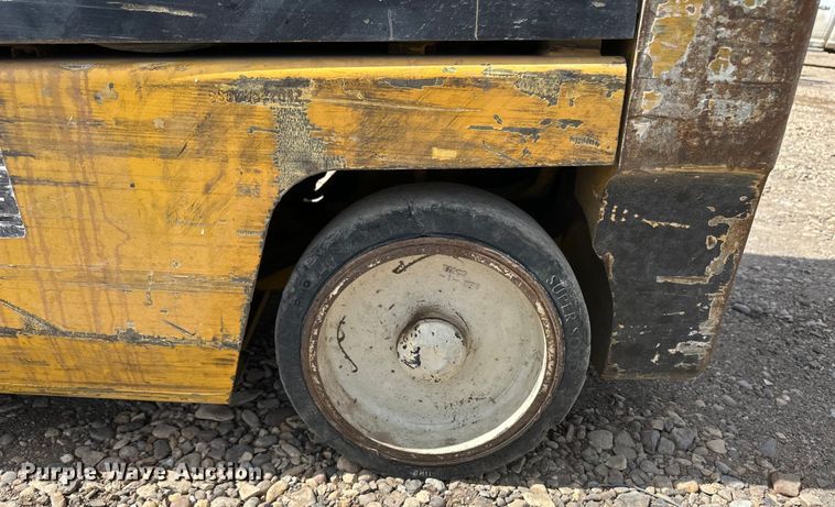 image for item OI9377 Yale forklift