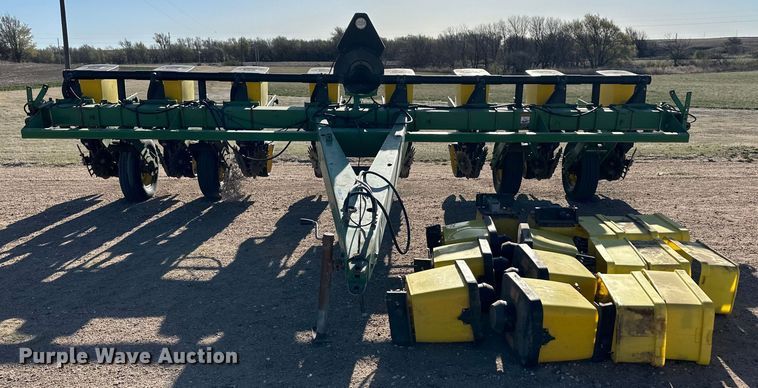 image for item OI9401 John Deere 7200 Conservation planter