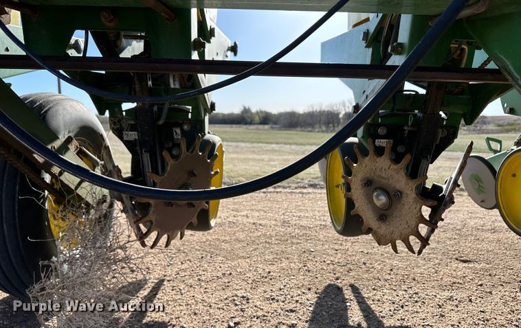 image for item OI9401 John Deere 7200 Conservation planter