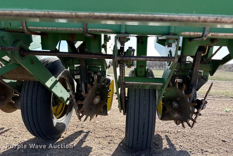 image for item OI9401 John Deere 7200 Conservation planter