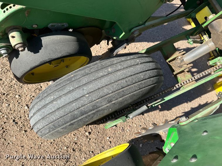 image for item OI9401 John Deere 7200 Conservation planter