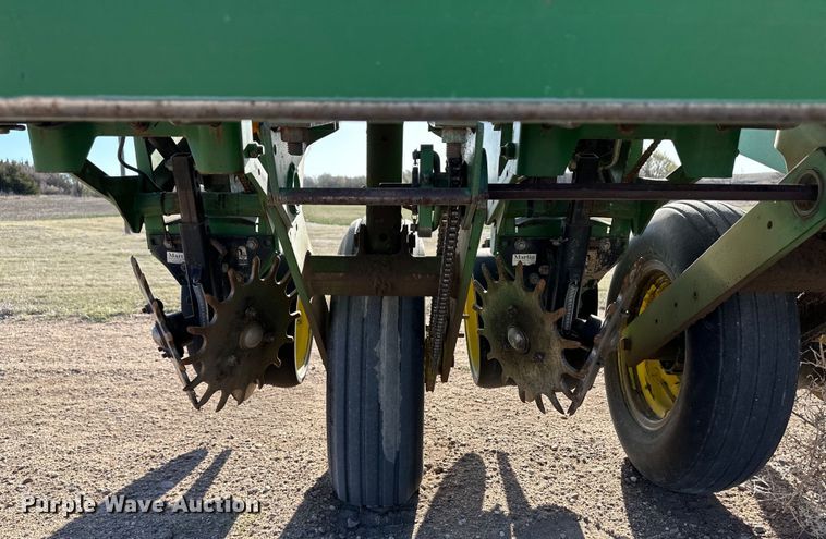 image for item OI9401 John Deere 7200 Conservation planter