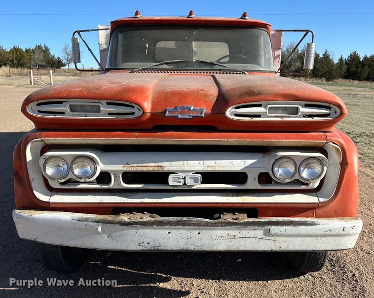 image for item OI9402 1961 Chevrolet Viking 60 grain truck