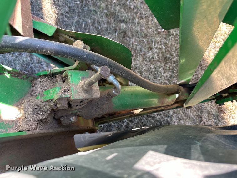 image for item OI9405 2004 John Deere 4895 swather / windrower
