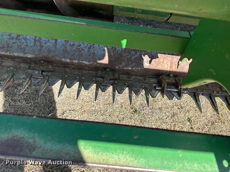 image for item OI9405 2004 John Deere 4895 swather / windrower