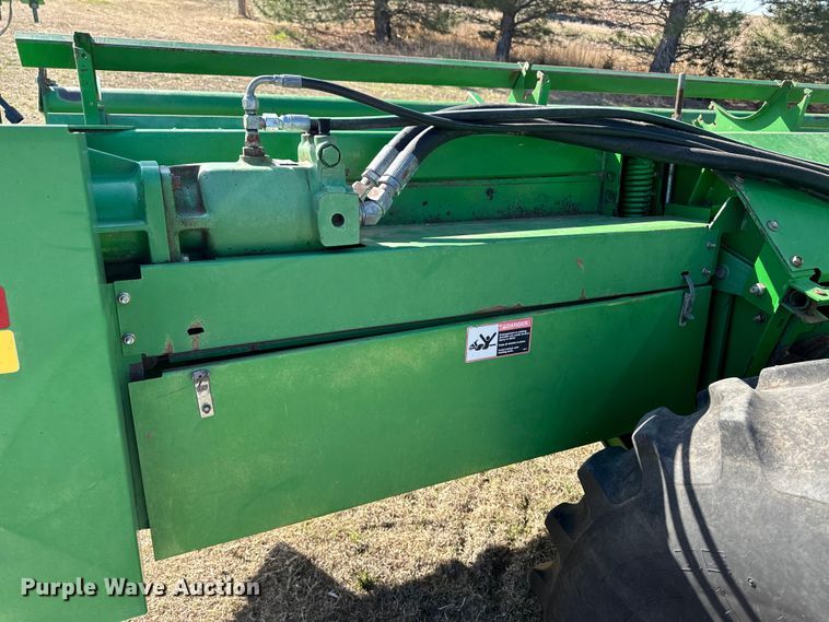 image for item OI9405 2004 John Deere 4895 swather / windrower