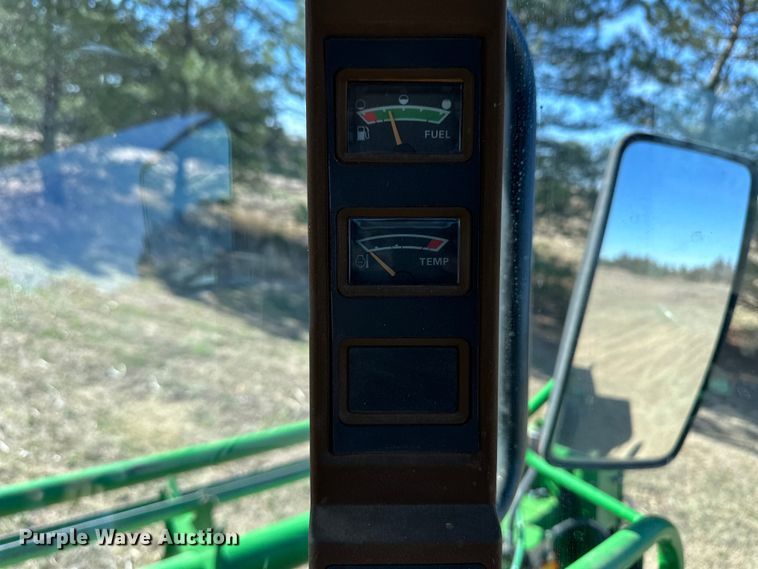 image for item OI9405 2004 John Deere 4895 swather / windrower